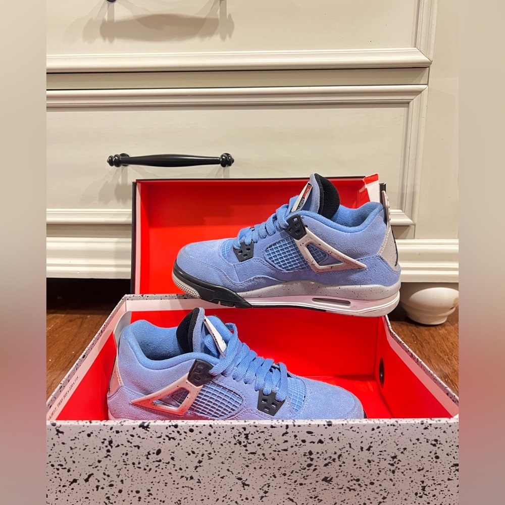 Jordan 4 UNC